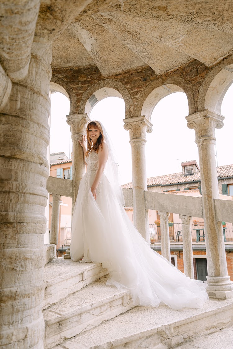 A bride on the spiral staircase of the Scala Contarini del Bovolo