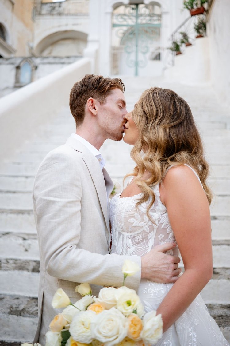 A kiss on the steps in Ravello