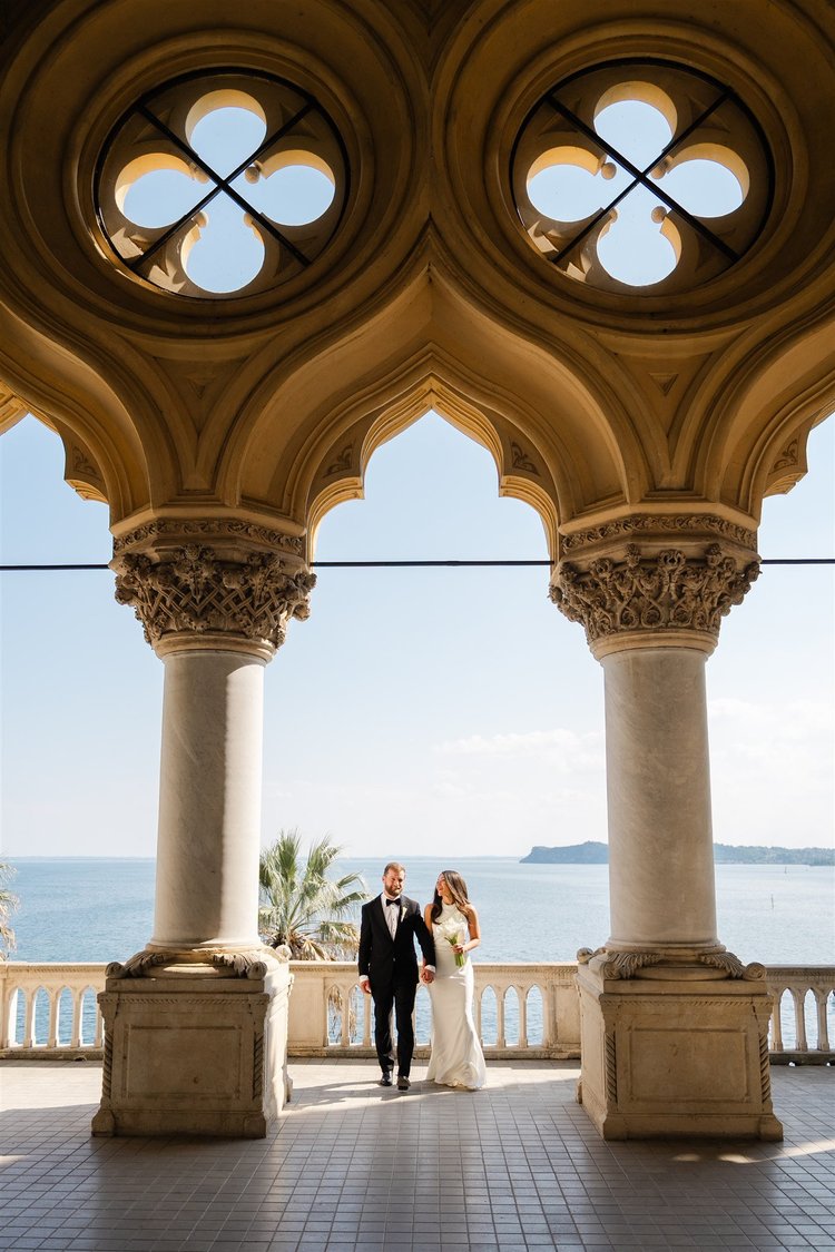 A couple in the loggia of the villa on Isola del Garda